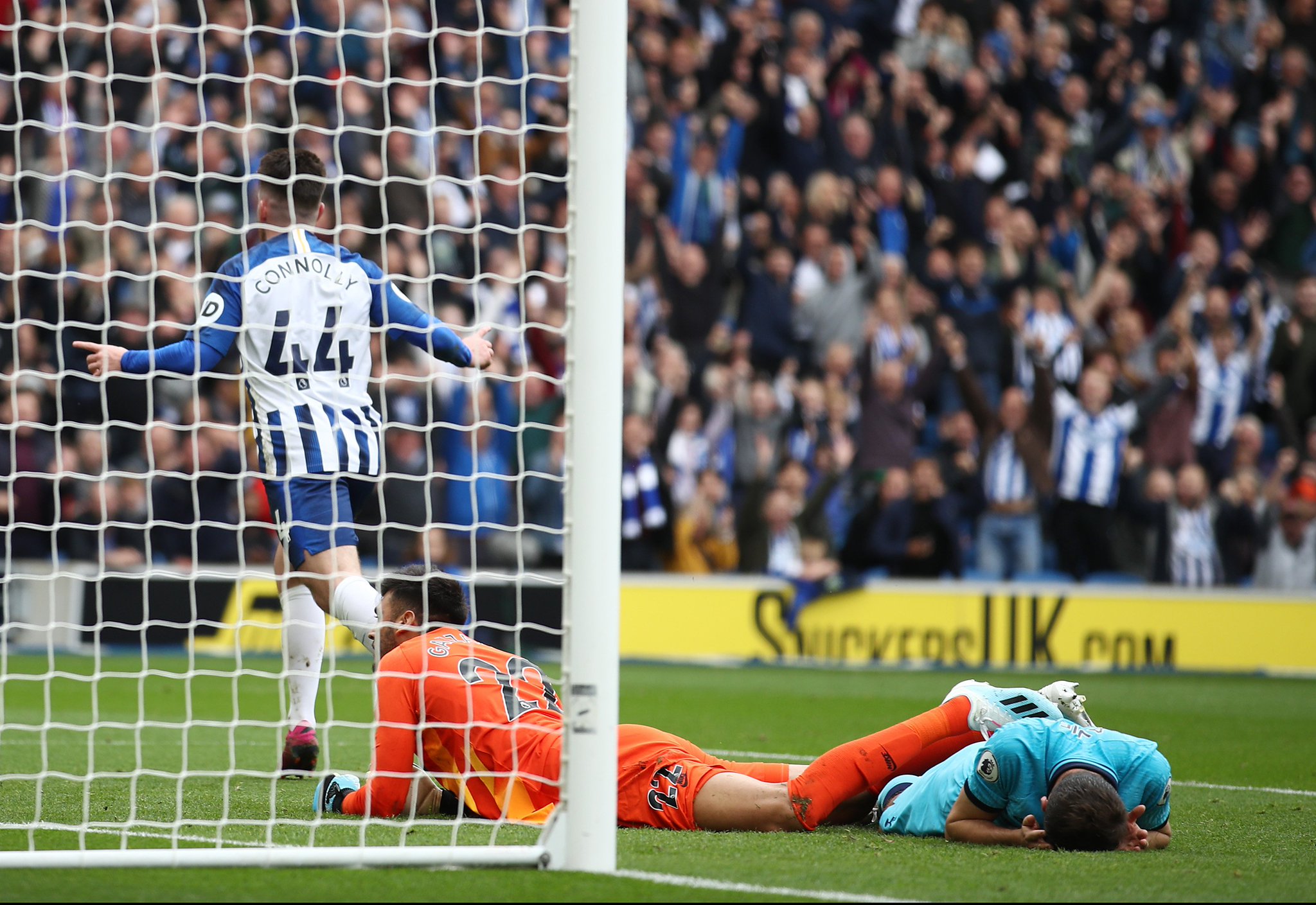 通过社交媒 通过社交媒